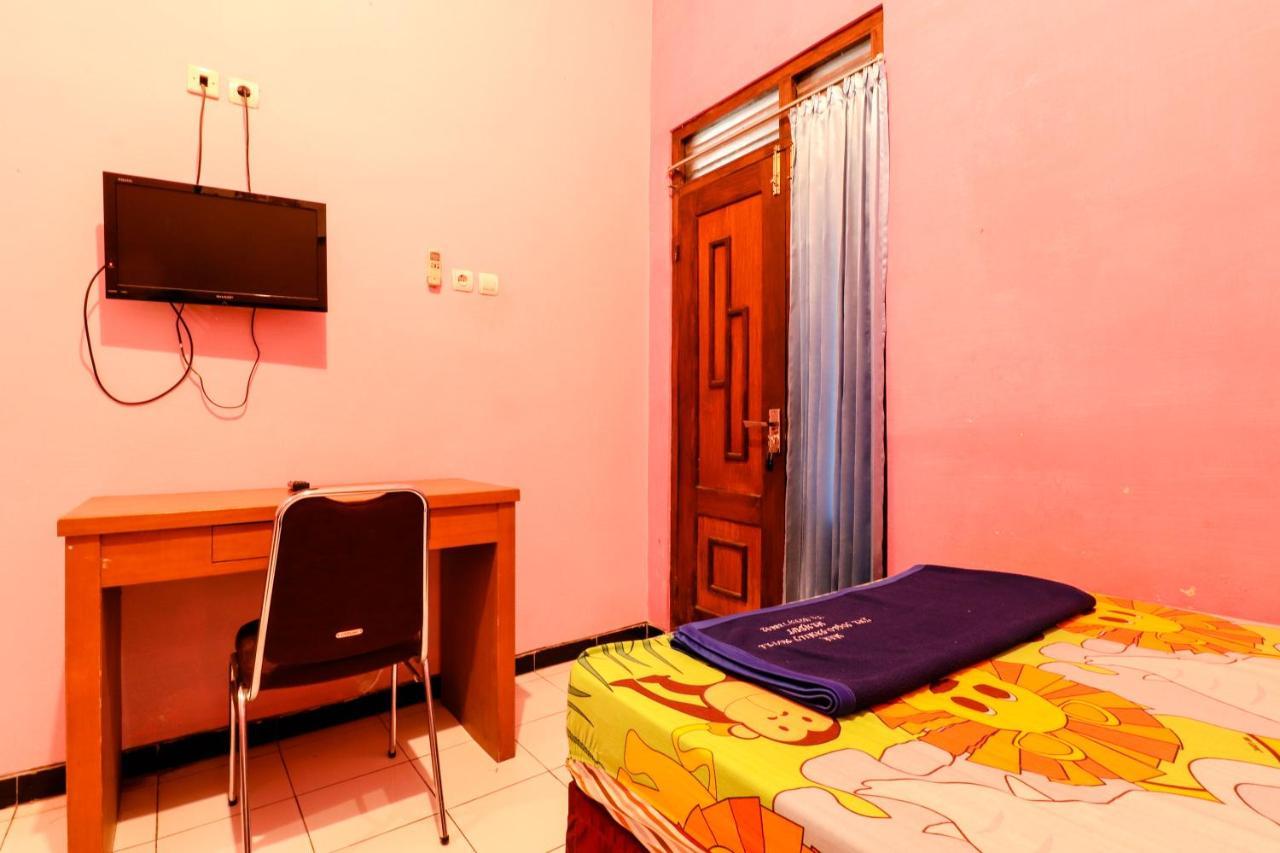 The Joglo Family Hotel Magelang Extérieur photo