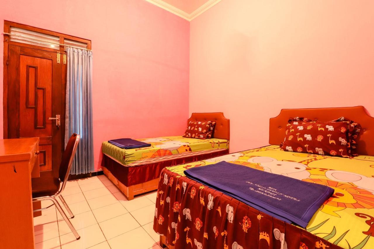 The Joglo Family Hotel Magelang Extérieur photo