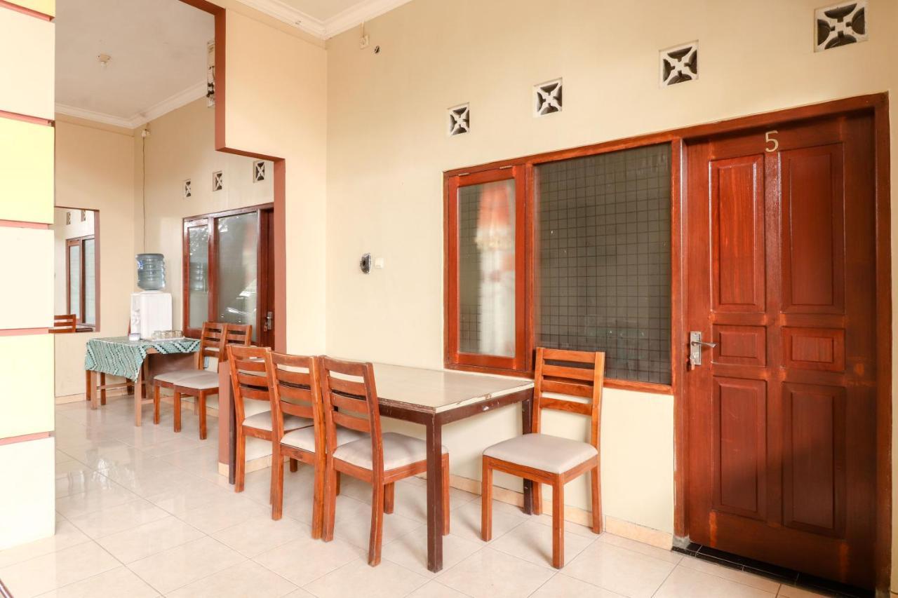 The Joglo Family Hotel Magelang Extérieur photo