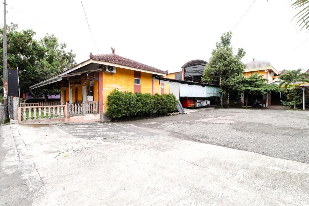 The Joglo Family Hotel Magelang Extérieur photo